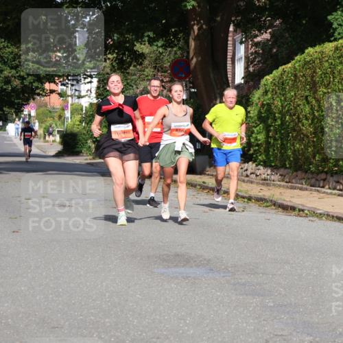 25.08.2024 - 20. Blankeneser Heldenlauf Strokosch-Dieckow http://msf.ph/oto/6859249 25.08.2024 09:55:12 Ziel 245, 246, 258, 259 meine-sportfotos.de