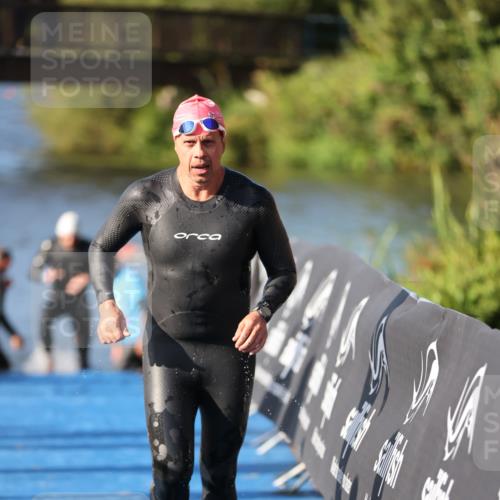 25.08.2024 - Elbe Triathlon Hamburg H.Heesch http://msf.ph/oto/6859252 25.08.2024 09:11:17 Schwimmen 336, 396, 399 meine-sportfotos.de