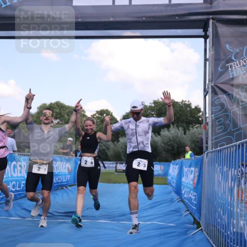 25.08.2024 - Elbe Triathlon Hamburg H.Heesch http://msf.ph/oto/6859254 25.08.2024 16:30:24 Ziel  meine-sportfotos.de