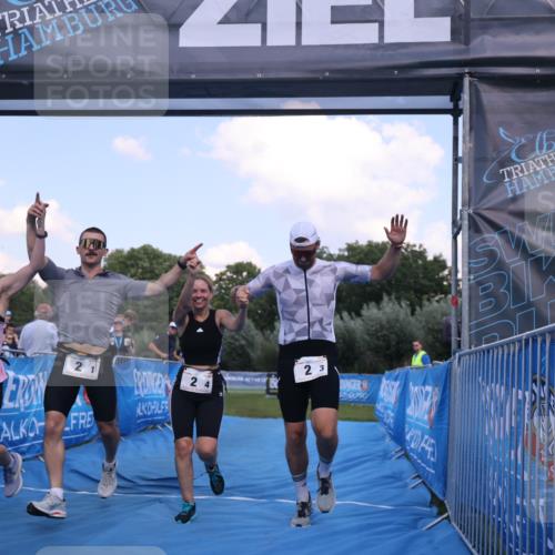 25.08.2024 - Elbe Triathlon Hamburg H.Heesch http://msf.ph/oto/6859265 25.08.2024 16:30:24 Ziel  meine-sportfotos.de