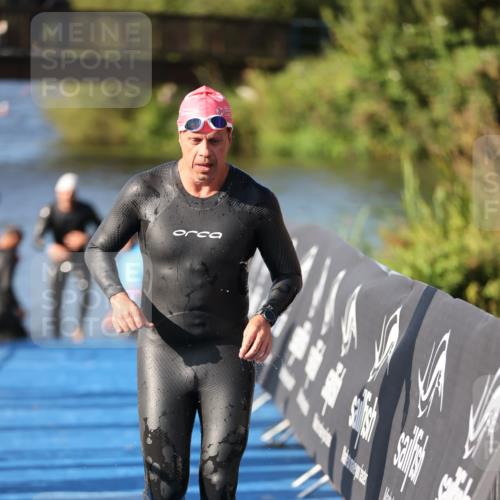 25.08.2024 - Elbe Triathlon Hamburg H.Heesch http://msf.ph/oto/6859274 25.08.2024 09:11:18 Schwimmen 336, 396, 399 meine-sportfotos.de