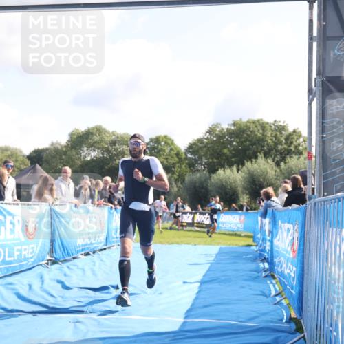 25.08.2024 - Elbe Triathlon Hamburg H.Heesch http://msf.ph/oto/6859275 25.08.2024 10:59:12 Ziel 248 meine-sportfotos.de