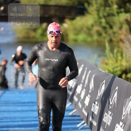 25.08.2024 - Elbe Triathlon Hamburg H.Heesch http://msf.ph/oto/6859280 25.08.2024 09:11:18 Schwimmen 336, 396, 399 meine-sportfotos.de