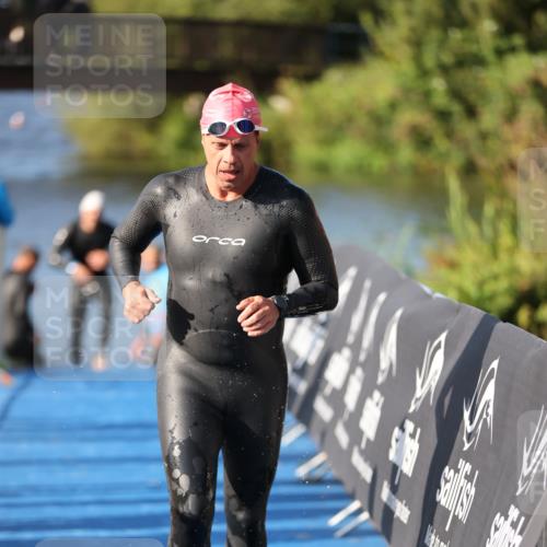 25.08.2024 - Elbe Triathlon Hamburg H.Heesch http://msf.ph/oto/6859284 25.08.2024 09:11:18 Schwimmen 336, 396, 399 meine-sportfotos.de