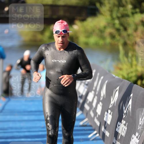 25.08.2024 - Elbe Triathlon Hamburg H.Heesch http://msf.ph/oto/6859287 25.08.2024 09:11:18 Schwimmen 336, 396, 399 meine-sportfotos.de