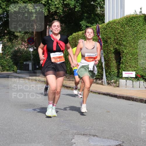 25.08.2024 - 20. Blankeneser Heldenlauf Strokosch-Dieckow http://msf.ph/oto/6859290 25.08.2024 09:55:14 Ziel 245, 246, 258, 259 meine-sportfotos.de