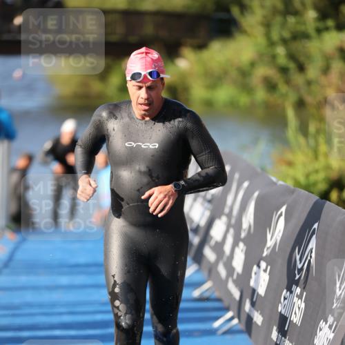 25.08.2024 - Elbe Triathlon Hamburg H.Heesch http://msf.ph/oto/6859291 25.08.2024 09:11:18 Schwimmen 336, 396, 399 meine-sportfotos.de