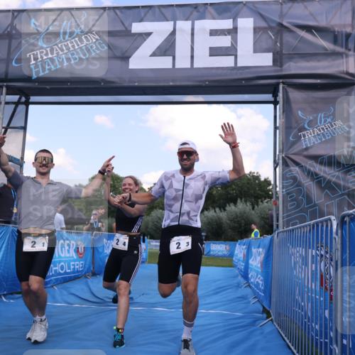 25.08.2024 - Elbe Triathlon Hamburg H.Heesch http://msf.ph/oto/6859294 25.08.2024 16:30:24 Ziel  meine-sportfotos.de