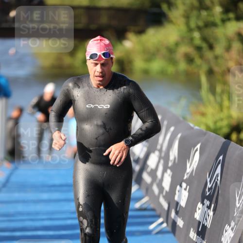25.08.2024 - Elbe Triathlon Hamburg H.Heesch http://msf.ph/oto/6859295 25.08.2024 09:11:18 Schwimmen 336, 396, 399 meine-sportfotos.de