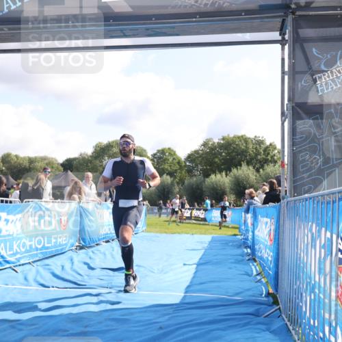 25.08.2024 - Elbe Triathlon Hamburg H.Heesch http://msf.ph/oto/6859297 25.08.2024 10:59:12 Ziel 248 meine-sportfotos.de
