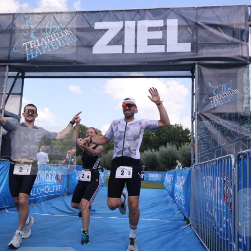 25.08.2024 - Elbe Triathlon Hamburg H.Heesch http://msf.ph/oto/6859298 25.08.2024 16:30:24 Ziel  meine-sportfotos.de