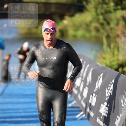 25.08.2024 - Elbe Triathlon Hamburg H.Heesch http://msf.ph/oto/6859302 25.08.2024 09:11:18 Schwimmen 336, 396, 399 meine-sportfotos.de