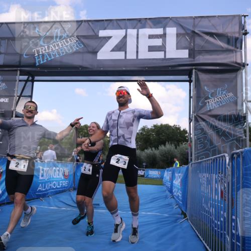 25.08.2024 - Elbe Triathlon Hamburg H.Heesch http://msf.ph/oto/6859306 25.08.2024 16:30:24 Ziel  meine-sportfotos.de