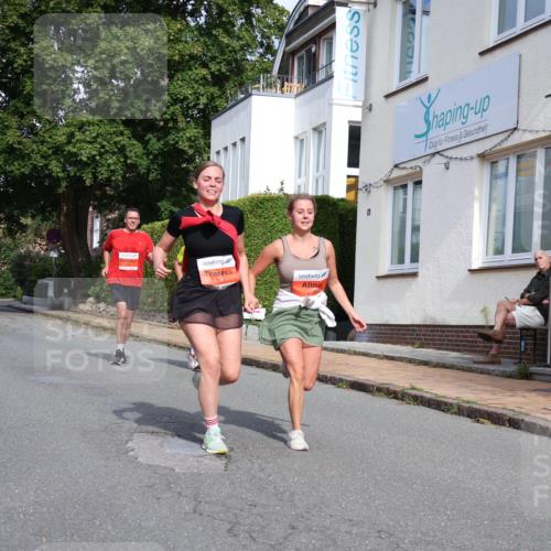 25.08.2024 - 20. Blankeneser Heldenlauf Strokosch-Dieckow http://msf.ph/oto/6859310 25.08.2024 09:55:15 Ziel 245, 246, 258, 259 meine-sportfotos.de