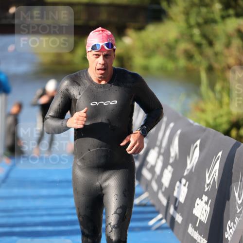 25.08.2024 - Elbe Triathlon Hamburg H.Heesch http://msf.ph/oto/6859311 25.08.2024 09:11:18 Schwimmen 336, 396, 399 meine-sportfotos.de