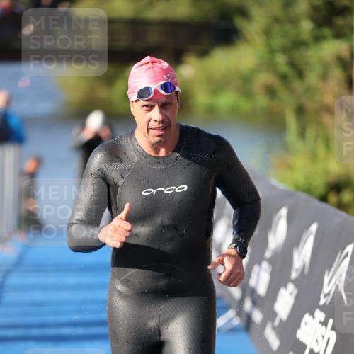 25.08.2024 - Elbe Triathlon Hamburg H.Heesch http://msf.ph/oto/6859316 25.08.2024 09:11:19 Schwimmen 336, 396, 399 meine-sportfotos.de