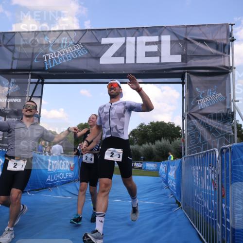 25.08.2024 - Elbe Triathlon Hamburg H.Heesch http://msf.ph/oto/6859318 25.08.2024 16:30:24 Ziel  meine-sportfotos.de