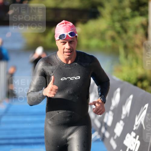 25.08.2024 - Elbe Triathlon Hamburg H.Heesch http://msf.ph/oto/6859321 25.08.2024 09:11:19 Schwimmen 336, 396, 399 meine-sportfotos.de