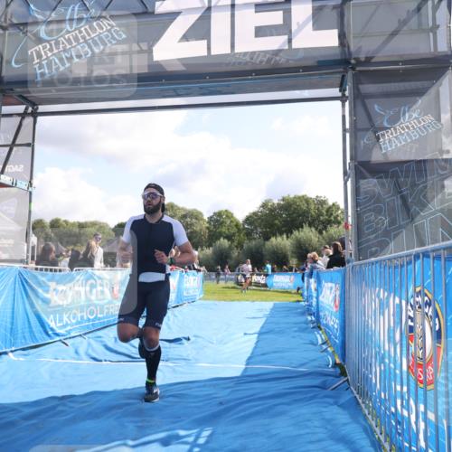 25.08.2024 - Elbe Triathlon Hamburg H.Heesch http://msf.ph/oto/6859322 25.08.2024 10:59:12 Ziel 248 meine-sportfotos.de