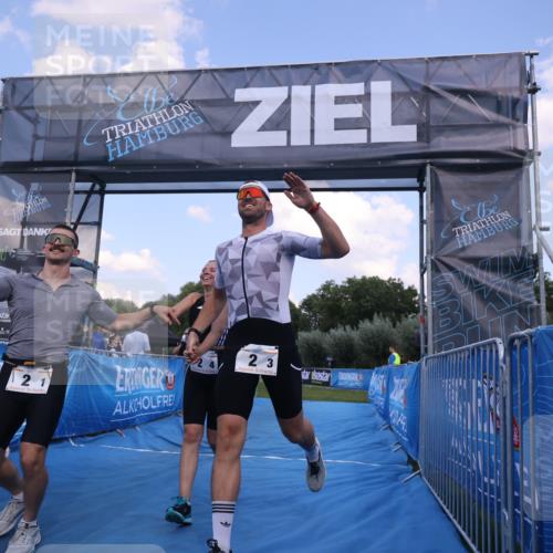 25.08.2024 - Elbe Triathlon Hamburg H.Heesch http://msf.ph/oto/6859323 25.08.2024 16:30:24 Ziel  meine-sportfotos.de