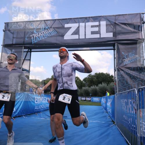 25.08.2024 - Elbe Triathlon Hamburg H.Heesch http://msf.ph/oto/6859329 25.08.2024 16:30:25 Ziel  meine-sportfotos.de