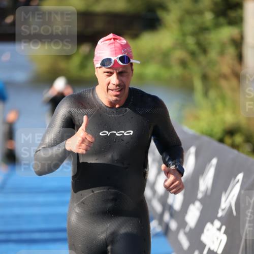 25.08.2024 - Elbe Triathlon Hamburg H.Heesch http://msf.ph/oto/6859330 25.08.2024 09:11:19 Schwimmen 336, 396, 399 meine-sportfotos.de