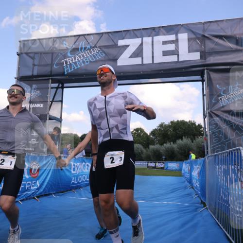 25.08.2024 - Elbe Triathlon Hamburg H.Heesch http://msf.ph/oto/6859336 25.08.2024 16:30:25 Ziel  meine-sportfotos.de