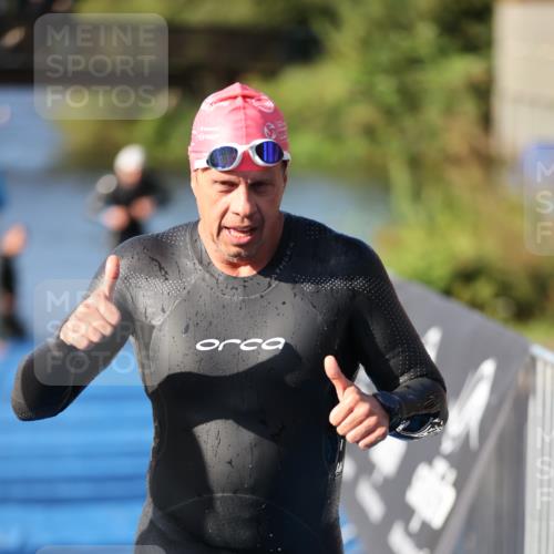 25.08.2024 - Elbe Triathlon Hamburg H.Heesch http://msf.ph/oto/6859340 25.08.2024 09:11:19 Schwimmen 336, 396, 399 meine-sportfotos.de