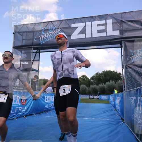25.08.2024 - Elbe Triathlon Hamburg H.Heesch http://msf.ph/oto/6859341 25.08.2024 16:30:25 Ziel  meine-sportfotos.de
