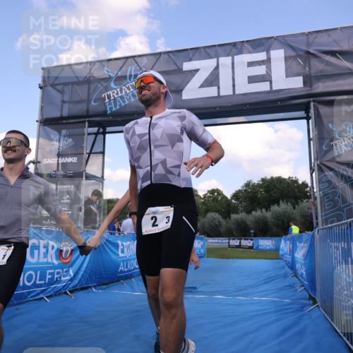 25.08.2024 - Elbe Triathlon Hamburg H.Heesch http://msf.ph/oto/6859345 25.08.2024 16:30:25 Ziel  meine-sportfotos.de
