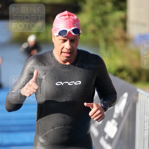 25.08.2024 - Elbe Triathlon Hamburg H.Heesch http://msf.ph/oto/6859348 25.08.2024 09:11:20 Schwimmen 336, 396, 399 meine-sportfotos.de