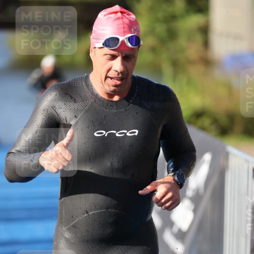 25.08.2024 - Elbe Triathlon Hamburg H.Heesch http://msf.ph/oto/6859352 25.08.2024 09:11:20 Schwimmen 336, 396, 399 meine-sportfotos.de