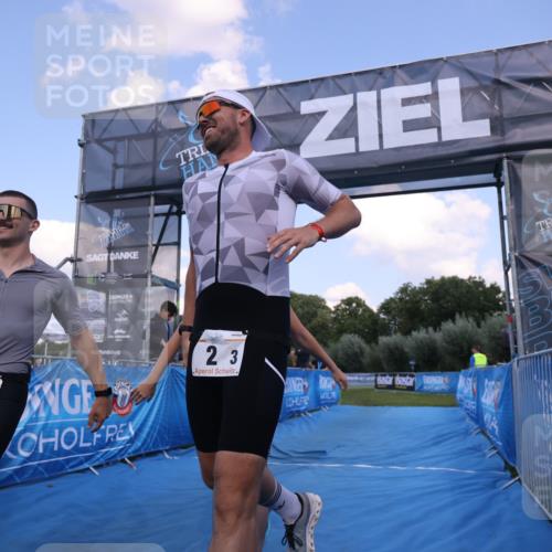 25.08.2024 - Elbe Triathlon Hamburg H.Heesch http://msf.ph/oto/6859354 25.08.2024 16:30:25 Ziel  meine-sportfotos.de