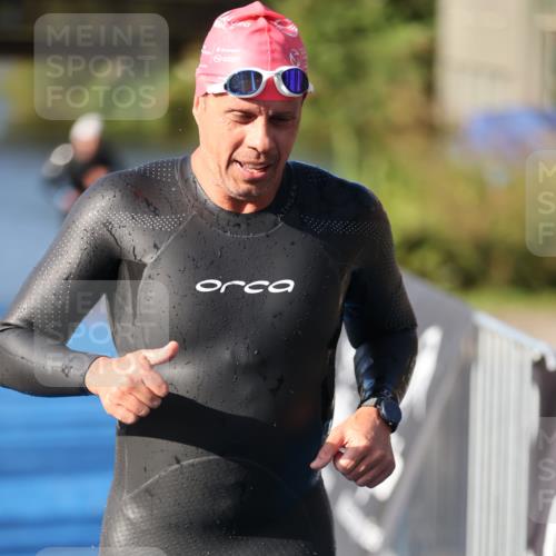 25.08.2024 - Elbe Triathlon Hamburg H.Heesch http://msf.ph/oto/6859355 25.08.2024 09:11:20 Schwimmen 336, 396, 399 meine-sportfotos.de
