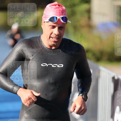 25.08.2024 - Elbe Triathlon Hamburg H.Heesch http://msf.ph/oto/6859359 25.08.2024 09:11:20 Schwimmen 336, 396, 399 meine-sportfotos.de