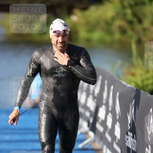 25.08.2024 - Elbe Triathlon Hamburg H.Heesch http://msf.ph/oto/6859395 25.08.2024 09:11:25 Schwimmen 336, 396, 399 meine-sportfotos.de
