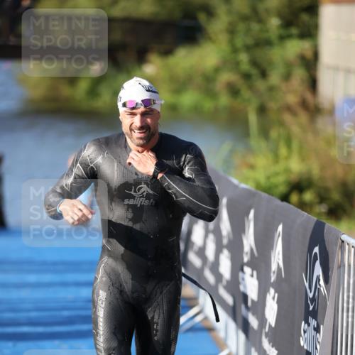 25.08.2024 - Elbe Triathlon Hamburg H.Heesch http://msf.ph/oto/6859416 25.08.2024 09:11:26 Schwimmen 336, 396, 399 meine-sportfotos.de