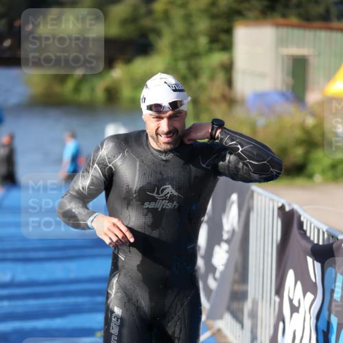 25.08.2024 - Elbe Triathlon Hamburg H.Heesch http://msf.ph/oto/6859430 25.08.2024 09:11:27 Schwimmen 336, 396, 399 meine-sportfotos.de