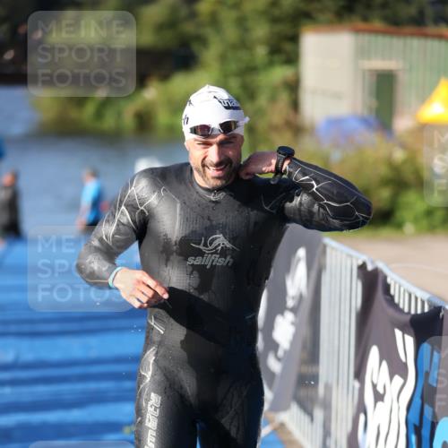 25.08.2024 - Elbe Triathlon Hamburg H.Heesch http://msf.ph/oto/6859433 25.08.2024 09:11:27 Schwimmen 336, 396, 399 meine-sportfotos.de