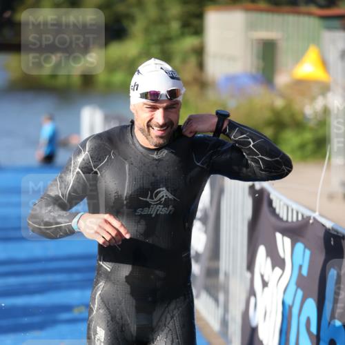 25.08.2024 - Elbe Triathlon Hamburg H.Heesch http://msf.ph/oto/6859451 25.08.2024 09:11:27 Schwimmen 336, 396, 399 meine-sportfotos.de