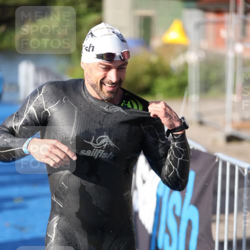 25.08.2024 - Elbe Triathlon Hamburg H.Heesch http://msf.ph/oto/6859466 25.08.2024 09:11:28 Schwimmen 336, 396, 399 meine-sportfotos.de