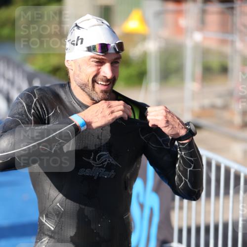 25.08.2024 - Elbe Triathlon Hamburg H.Heesch http://msf.ph/oto/6859484 25.08.2024 09:11:28 Schwimmen 336, 396, 399 meine-sportfotos.de