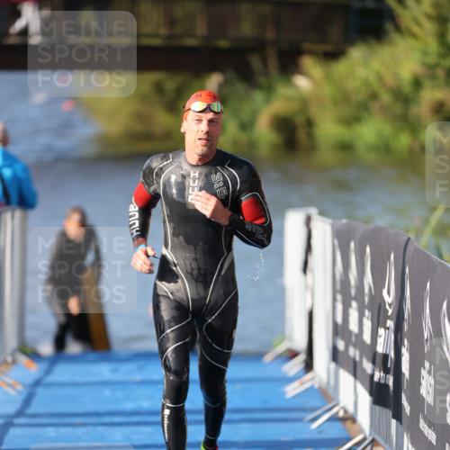 25.08.2024 - Elbe Triathlon Hamburg H.Heesch http://msf.ph/oto/6859493 25.08.2024 09:11:42 Schwimmen 336, 424 meine-sportfotos.de