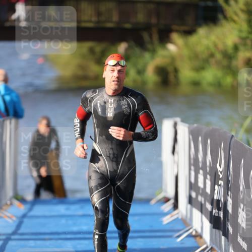 25.08.2024 - Elbe Triathlon Hamburg H.Heesch http://msf.ph/oto/6859495 25.08.2024 09:11:43 Schwimmen 336, 424 meine-sportfotos.de