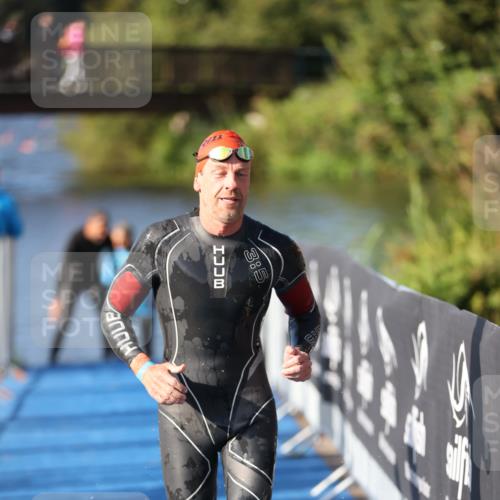 25.08.2024 - Elbe Triathlon Hamburg H.Heesch http://msf.ph/oto/6859517 25.08.2024 09:11:44 Schwimmen 424 meine-sportfotos.de