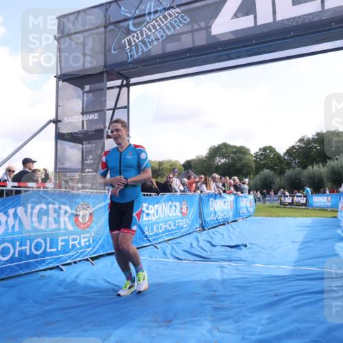 25.08.2024 - Elbe Triathlon Hamburg H.Heesch http://msf.ph/oto/6859518 25.08.2024 11:00:29 Ziel 321 meine-sportfotos.de