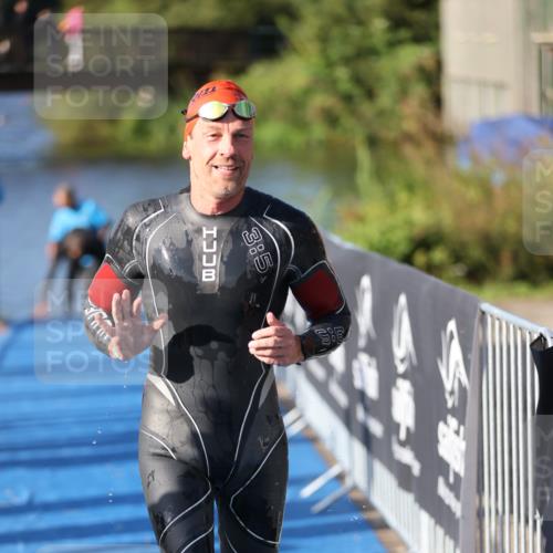 25.08.2024 - Elbe Triathlon Hamburg H.Heesch http://msf.ph/oto/6859522 25.08.2024 09:11:45 Schwimmen 424 meine-sportfotos.de