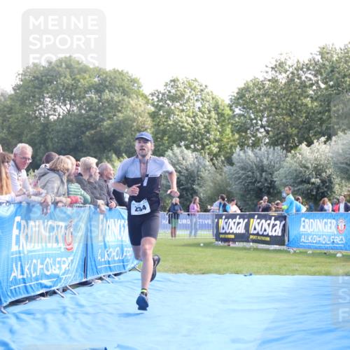 25.08.2024 - Elbe Triathlon Hamburg H.Heesch http://msf.ph/oto/6859527 25.08.2024 11:00:40 Ziel 254 meine-sportfotos.de