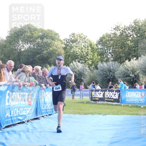 25.08.2024 - Elbe Triathlon Hamburg H.Heesch http://msf.ph/oto/6859531 25.08.2024 11:00:40 Ziel 254 meine-sportfotos.de