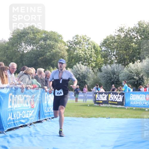 25.08.2024 - Elbe Triathlon Hamburg H.Heesch http://msf.ph/oto/6859534 25.08.2024 11:00:40 Ziel 254 meine-sportfotos.de